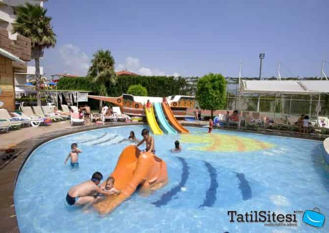 Crystal Admiral Resort Suites Spa 